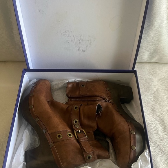 Stuart Weitzman Brown Clog Booties - Picture 5 of 7